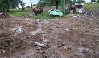 Quejas en Villa Angus: la basura y la chatarra se acumulan en Balcarce y Pueyrredón Quejas en Villa Angus: la basura y la chatarra se acumulan en Balcarce y Pueyrredón