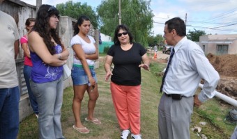 El intendente Cáffaro recorrió obras en barrio Reysol El intendente Cáffaro recorrió obras en barrio Reysol