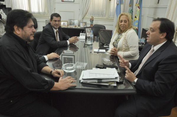 La Intendente Stella Giroldi y el Dip. Varela en dialogo con el Ministro de Produccion Lic. Ferré