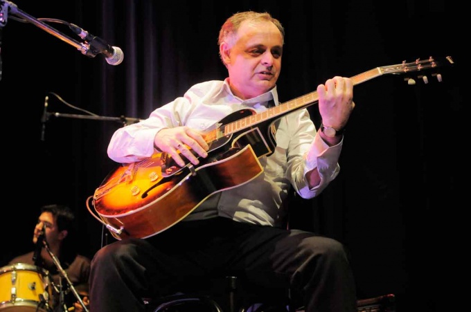 “Valentino Jazz Bazar” esta noche en Campana
