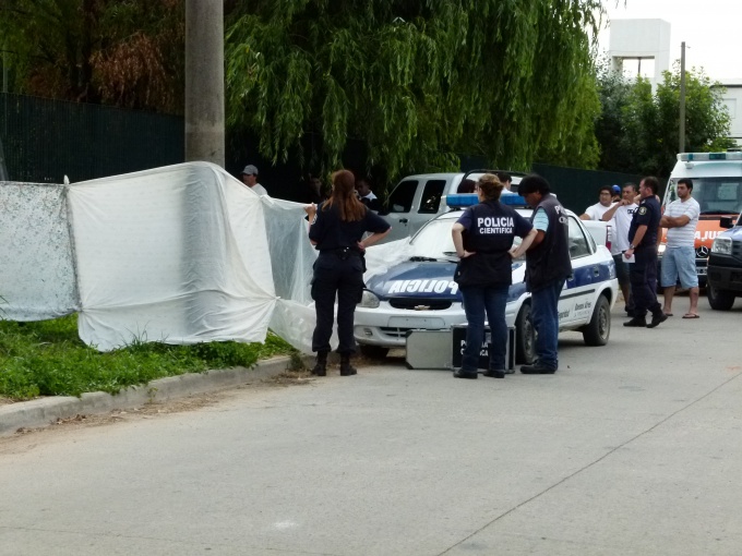Matan a un policía de un disparo en la cabeza