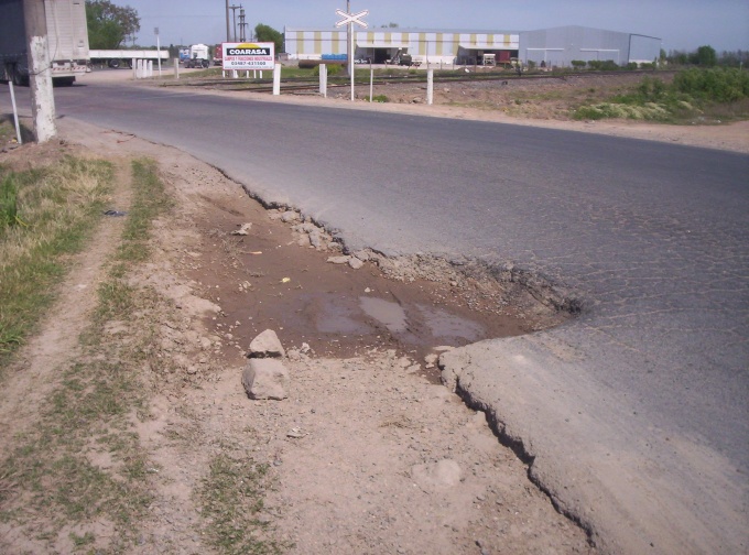 El camino del Parque Industrial sigue deteriorándose