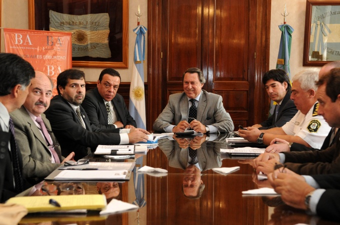 Cáffaro y vecinos con el ministro Casal