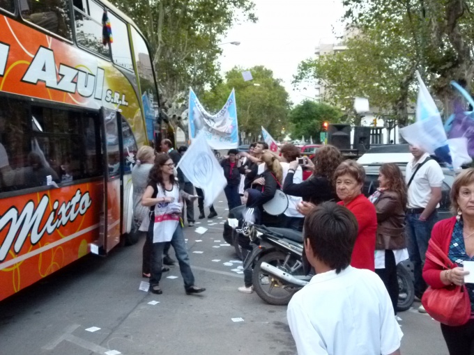 Pasó la caravana docente por Zárate