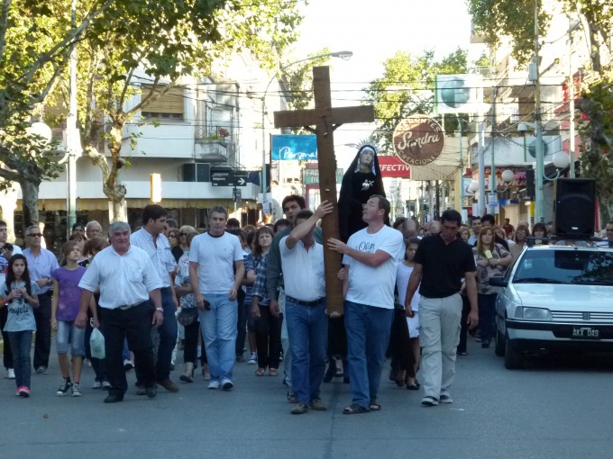 El vía crucis de los fieles de la Iglesia del Carmen en el Centro