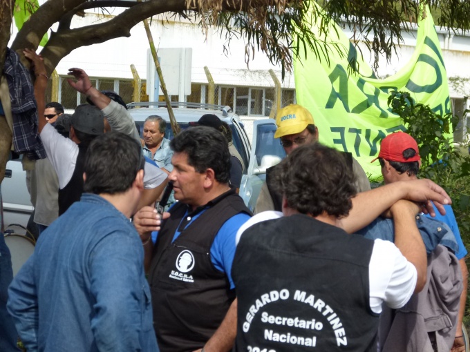 Dirigentes gremiales encabezaron el reclamo.