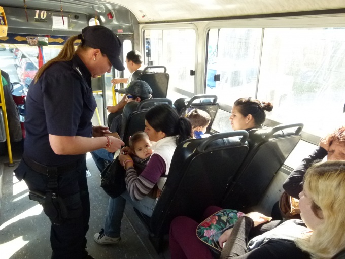 Se realizaron ayer operativos policiales sobre micros de líneas urbanas e interurbanas