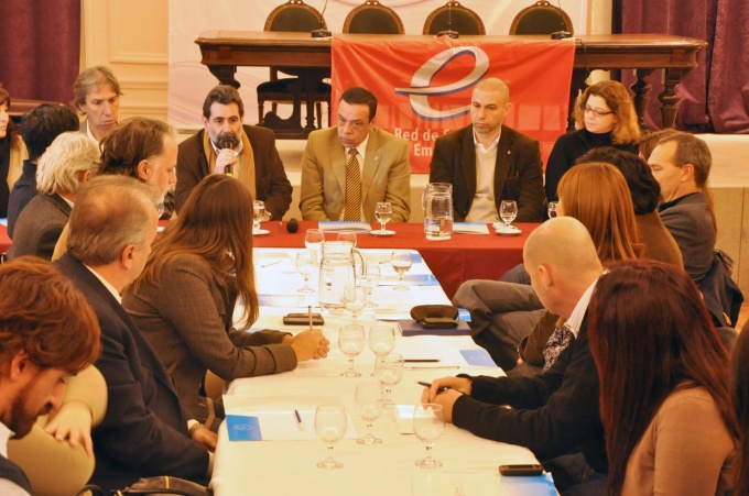 La reunión entre el intendente Osvaldo Cáffaro y Enrique Deibe.