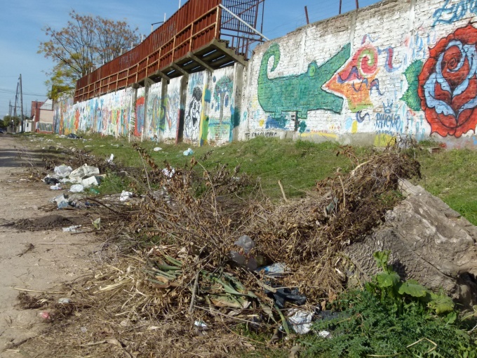 Vecinos piden nuevamente que limpien el basural en la zona del Parque de la Cruz