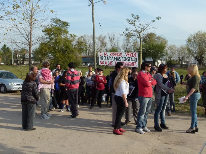 Vecinos protestan por posible traslado de una villa porteña