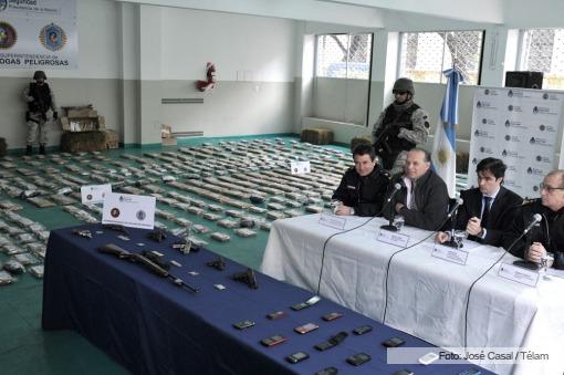 Secuestran 1200 kilos de marihuana y detienen a 6 personas