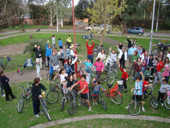Una de las actividades recreativas en la plaza.
