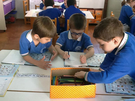 Clase en la Dante: en las aulas no sólo se aprende, sino que se construye un proyecto de vida