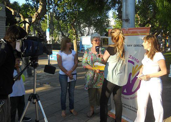 Elba Montero, Susana Deza y Sonia Nores en la jornada en Plaza Mitre.