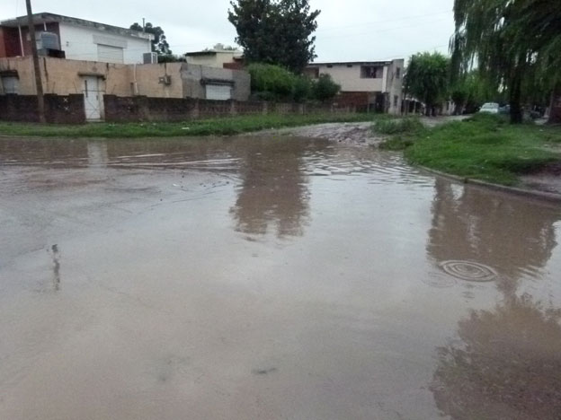 Las calles se inundaron en varias zonas de la ciudad.