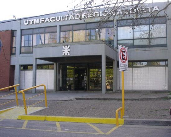Está ubicada en San Martín 1171, Campana.