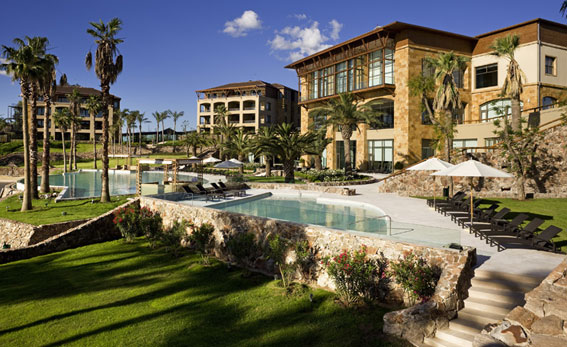 Sofitel La Reserva Cardales est+a ubicado sobre la Ruta Panamericana.