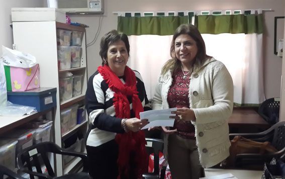 Paris con Miriam Soto, presidente de la Cooperadora.