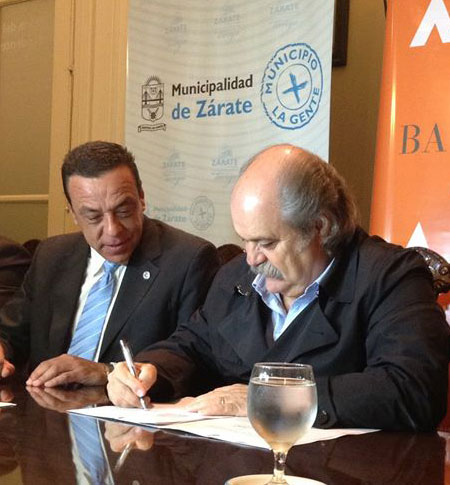 El ministro Granados en su última visita a Zárate con el intendente Cáffaro.