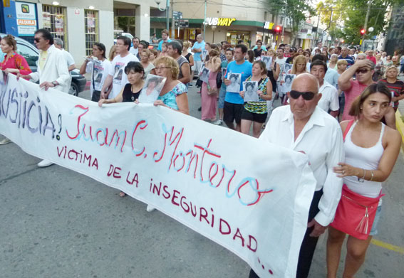 Marcha en reclamo de justicia por Carlos Montero.