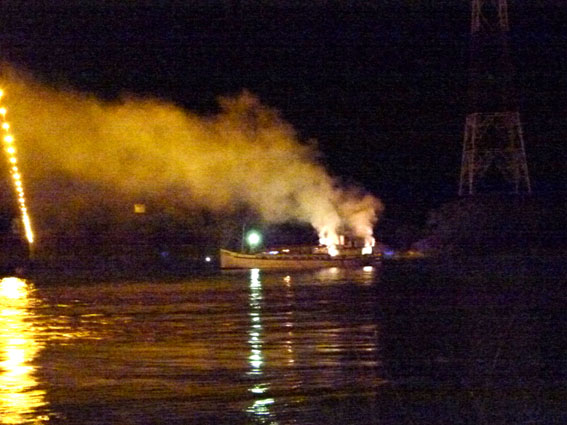 El incendio del barco.