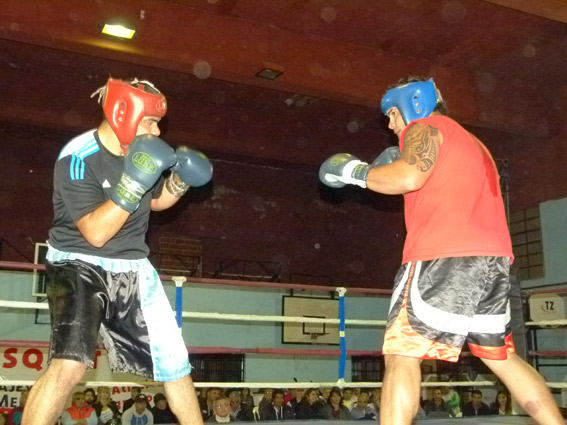Alejandro Verón y Abraham Prado empataron su pelea en categoría pesados.