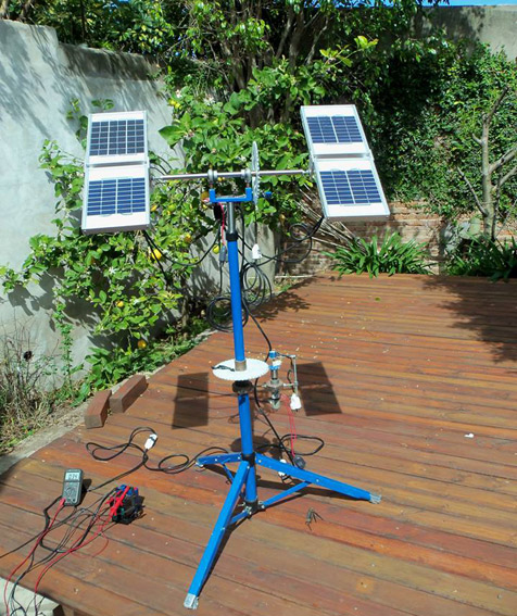 El prototipo rastreador de dos ejes con paneles fotovoltaicos.