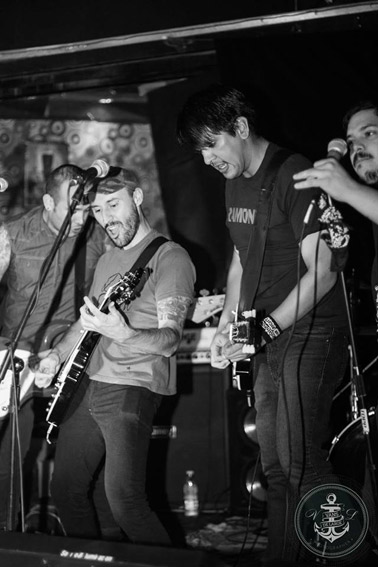 Integrantes de la banda "Bacos".
