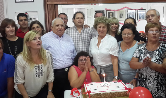 Con una gran torta se celebraron los 41 años.
