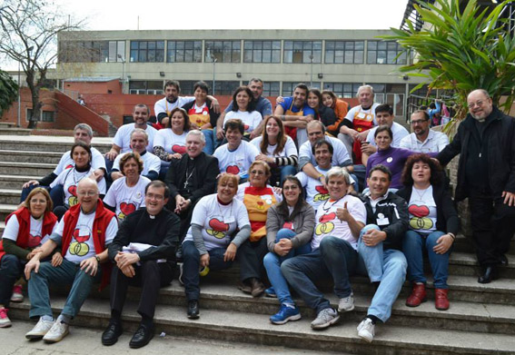 Amplia participación de la comunidad católica en la E.E.T. Nº 1 (foto gentileza Nilda Gianfelice)