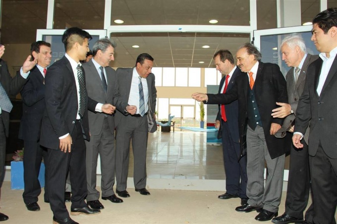 El corte de cinta inaugural.