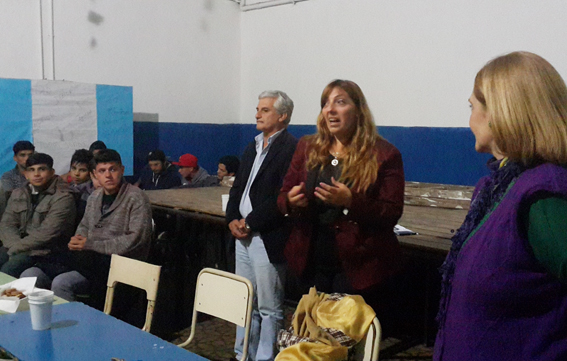 El Dr. Gustavo Morán y Fernanda Gil Lozano.
