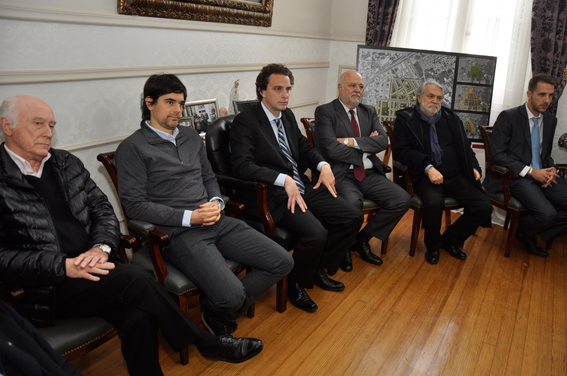 La reunión en el el despacho municipal.