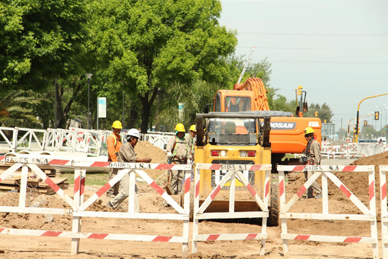 Trabajos en la avenida Antártida Argentina.