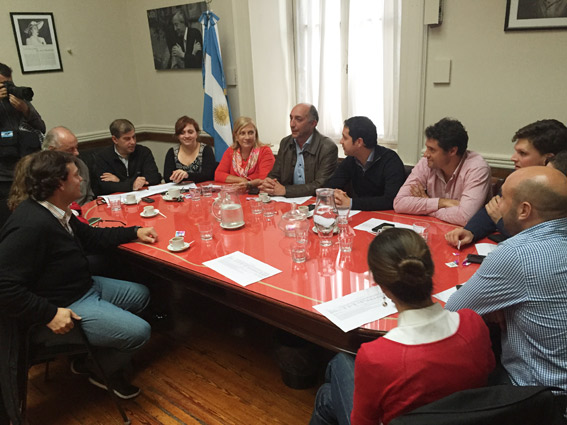 El diputado Torres se reunió con representantes estudiantiles.