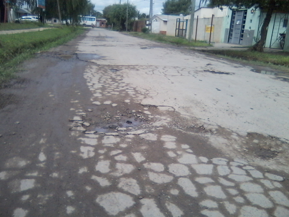 La calle 32 repleta de baches.