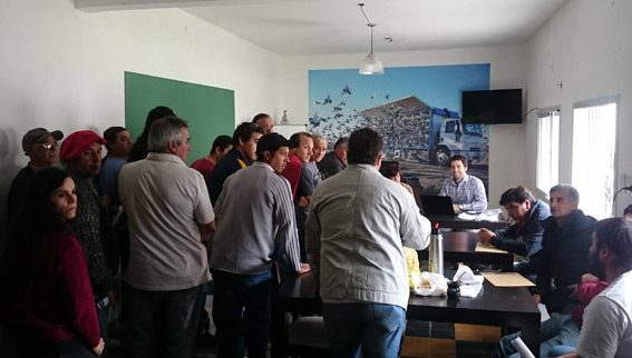 La Oficina de Empleo se reunió con trabajadores.