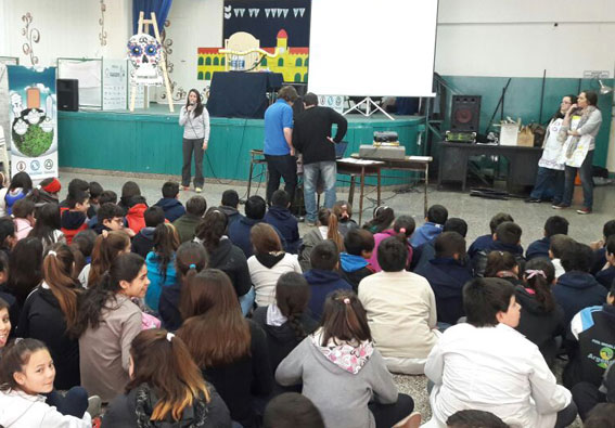 En la Escuela 7 de Campana.