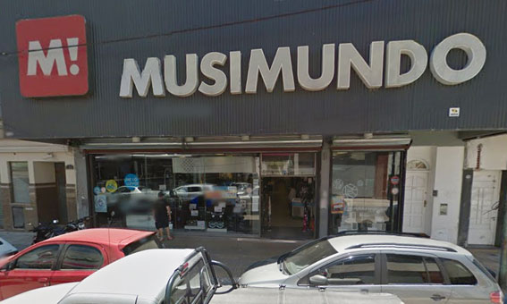 La sucursal de Musimundo en Zárate en Justa Lima, entre Mitre y Hipólito Yrigoyen.