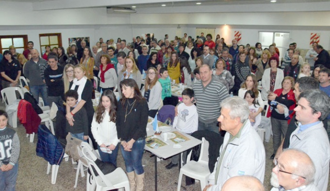 La cena en el salón de Jubilados y Pensionados de la calle Pueyrredón de Campana