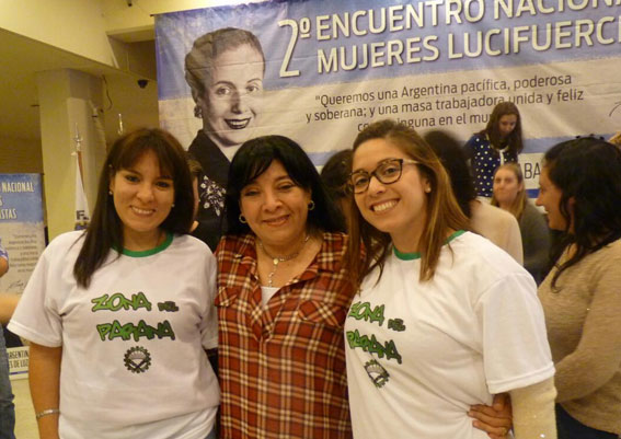 Gabriela Guadalupe Lucero, María Alejandra Roldan y María Eugenia Soria en el Encuentro de Mujeres.