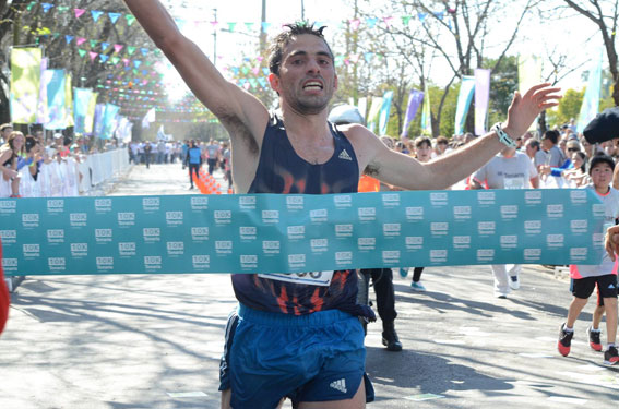 El atleta Alexis Pensa, ganador de la Maratón 10k.