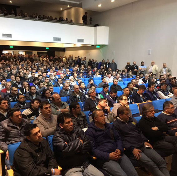 La asamblea de la UOM en la proclamación.