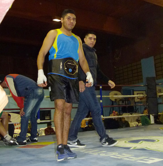 Willy Fernández estará en el semifondo