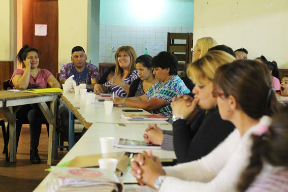 Más de treinta participantes en los talleres en barrio "6 de Agosto".