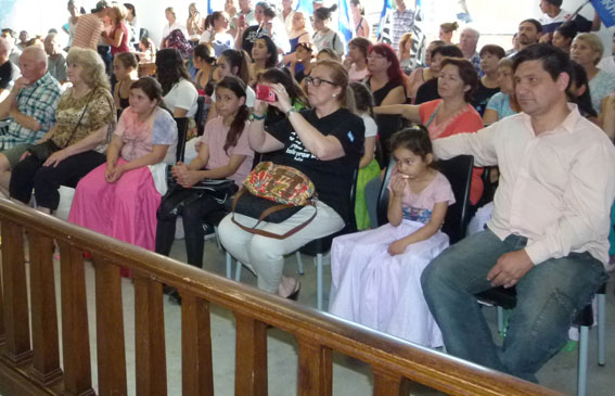 Reprensentantes del folklore en la última sesión del HCD.