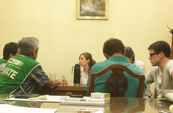 La reunión entre los gremios y funcionarios municipales.