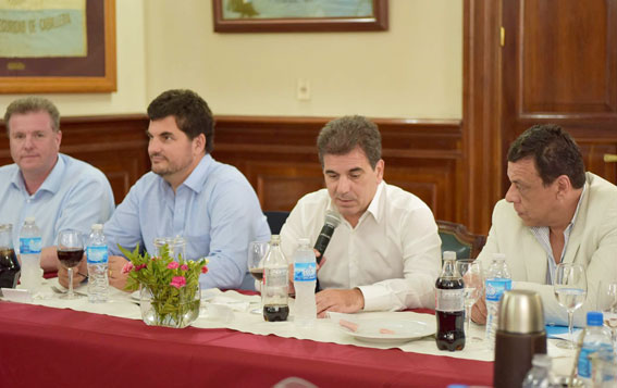 Cáffaro junto a funcionarios de Seguridad de Provincia y Nación.