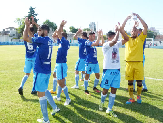 CADU con los brazos en alto consiguó ayer el ingreso a la Copa Argentina