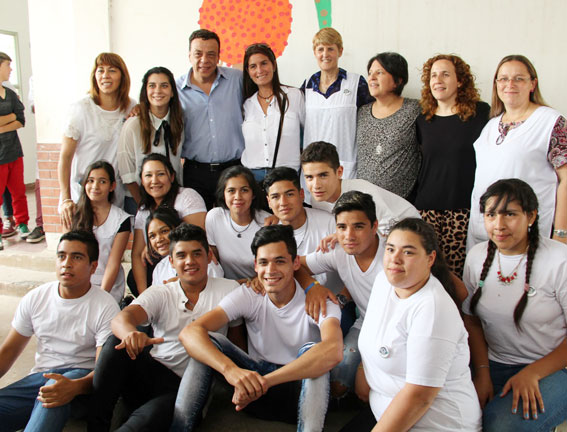 EL intendente Cáffaro, autoridades esducatuvas directivos, docentes y alumnos.